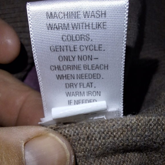 A Sonoma Argyle long sleeve cardigan sweater in a ladies size XL. Pre-loved - Picture 4 of 7